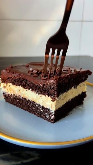 Bolo de Chocolate com Mousse de Maracujá e Ganache