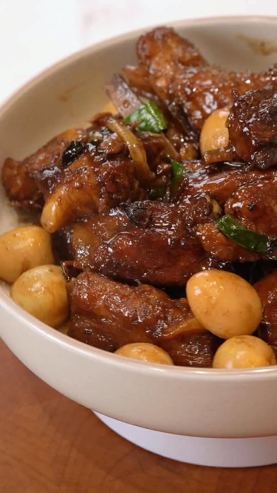 Braised Pork Spare Ribs with Quail Eggs in Oyster Sauce