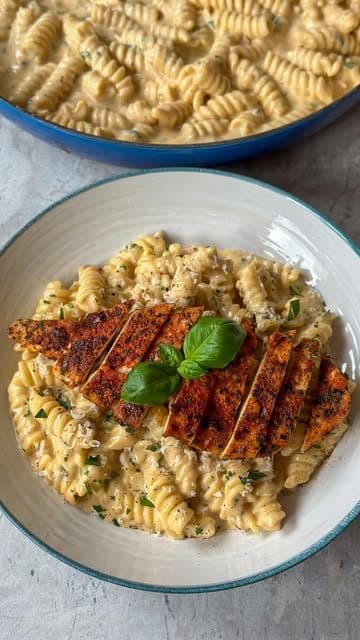 Creamy Chicken Garlic Parmesan Pasta